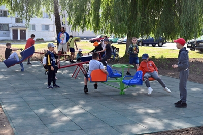 Сегодня в Глуске открыли две новые детские площадки
