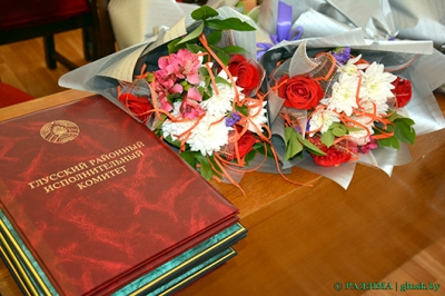 В Глусском районе поздравили с профессиональным праздником и наградили экономистов (фоторепортаж)
