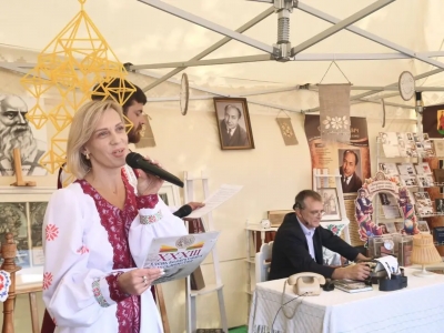 Работнікі культуры раёна падрыхтавалі да&nbsp;свята пісьменства тэматычную пляцоўку &laquo;Глушчына літаратурная&raquo;. Частка яе&nbsp;экспазіцыі прысвечана&nbsp;&amp;mdash; Альгерду Абуховічу