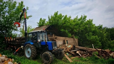 В Глусском районе продолжают работу по благоустройству и наведению порядка на земле. Фоторепортаж