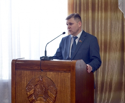 Председатель Постоянной комиссии Совета Республики по законодательству и государственному строительству Сергей Сивец работает сегодня в Глусском районе