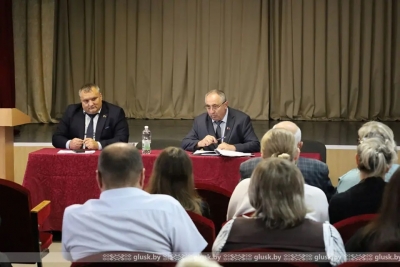 Председатель комитета по сельскому хозяйству и продовольствию облисполкома Анатолий Ланкуть встретился с работниками ОАО &laquo;Экспериментальная база &laquo;Глуск&raquo; и &laquo;Глусский-АГРО&raquo;