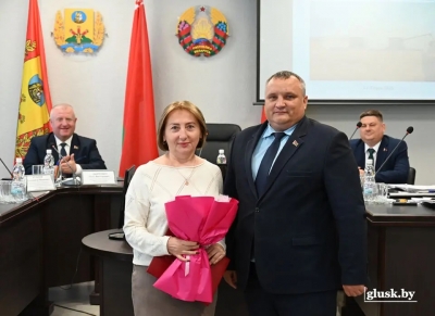 Почетной грамоты Глусского райисполкома удостоена начальник управления по труду, занятости и социальной защите Елена Кирей