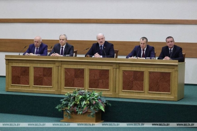 Лукашенко прилетел в Могилев, представить нового губернатора Анатолия Исаченко
