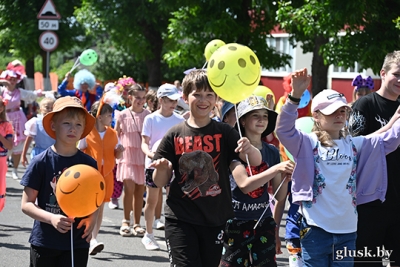 В Глуске на бульваре Граховского и возле районного Дома ремесел 1 июня были организованы развлекательные мероприятия