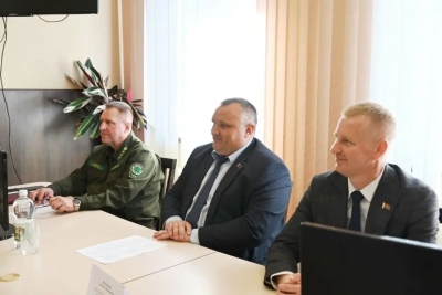 Сустрэчу з працоўнай моладдзю лясгаса правёў старшыня Глускага райвыканкама Аляксей Жураўлёў