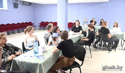 В рамках Недели молодежи и студенчества в Глуске состоялась интеллектуально-развлекательная игра «Молодежный квиз»