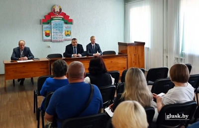 В приоритете — качество жизни и безопасность. Встреча главы Глусского района с коллективом «Жилкомхоза»