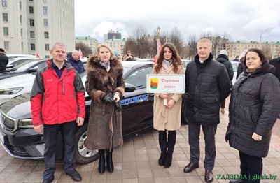 Председатель облисполкома Анатолий Исаченко вручил главврачам больниц Могилёвской области ключи от новых автомобилей медицинской помощи