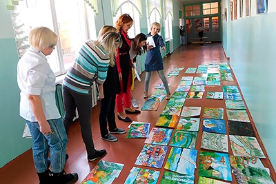Могилевскую область в финале республиканского конкурса живописи «Счастье жить в мирной стране» представят 50 работ учащихся