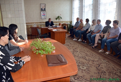 О «Большом разговоре» и встрече с Президентом рассказал глава района Степан Чечуха в день информирования на встрече в Глусской райветстанции