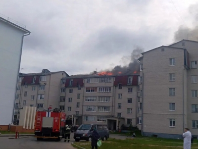 Пожар в пятиэтажном доме в Глуске: ликвидация последствий